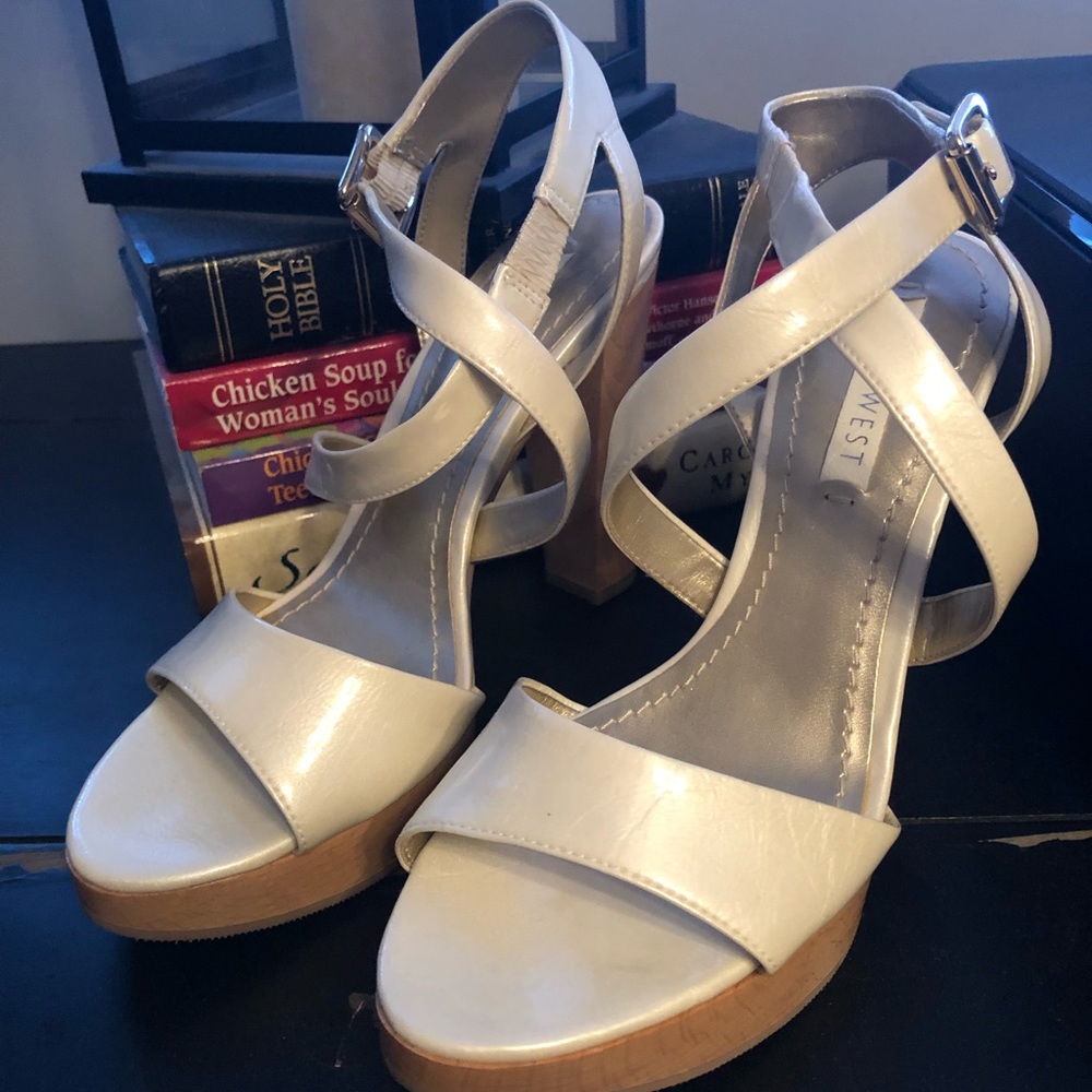 Nine West heals off white/opal